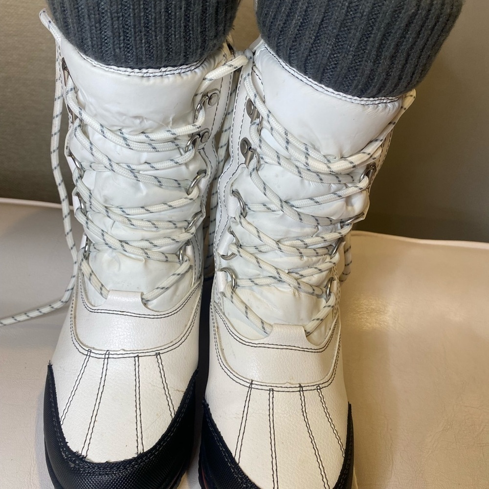 Cougar White and Black Winter Boots